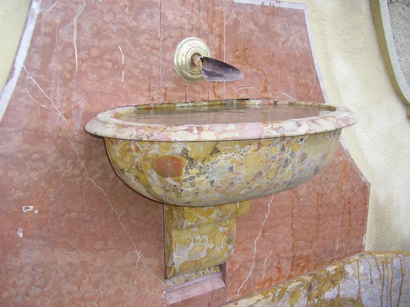 Fontaine du château du Tholonet — photo 1