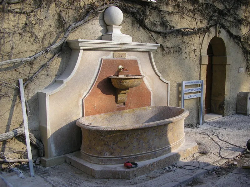 Fontaine du château du Tholonet — photo 2