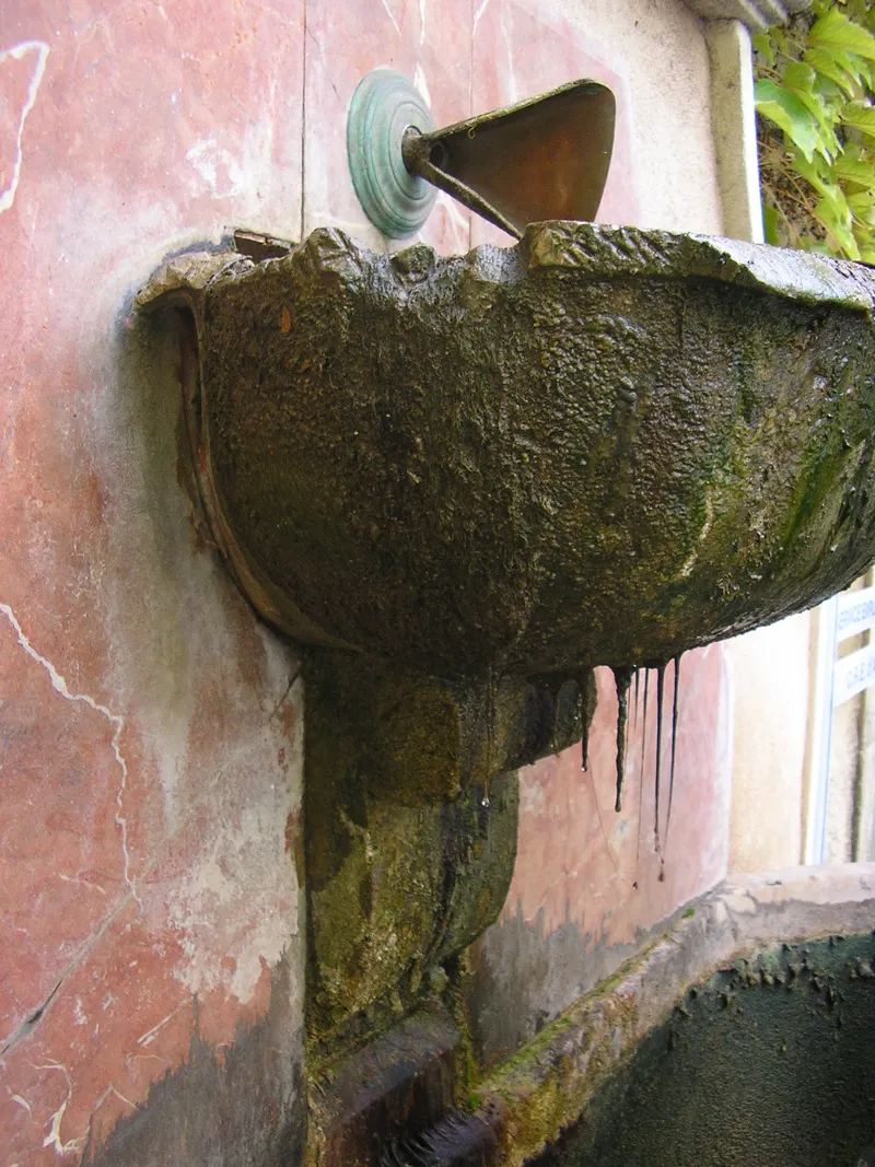 Fontaine du château du Tholonet — photo 3