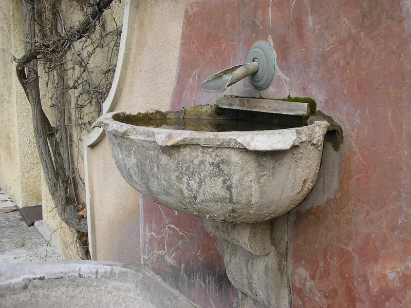 Fontaine du château du Tholonet — photo 5