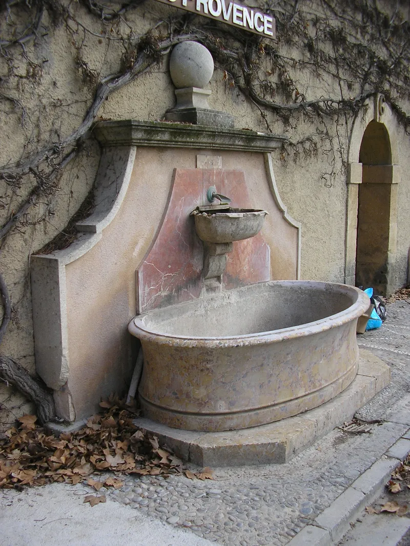 Fontaine du château du Tholonet — photo 6