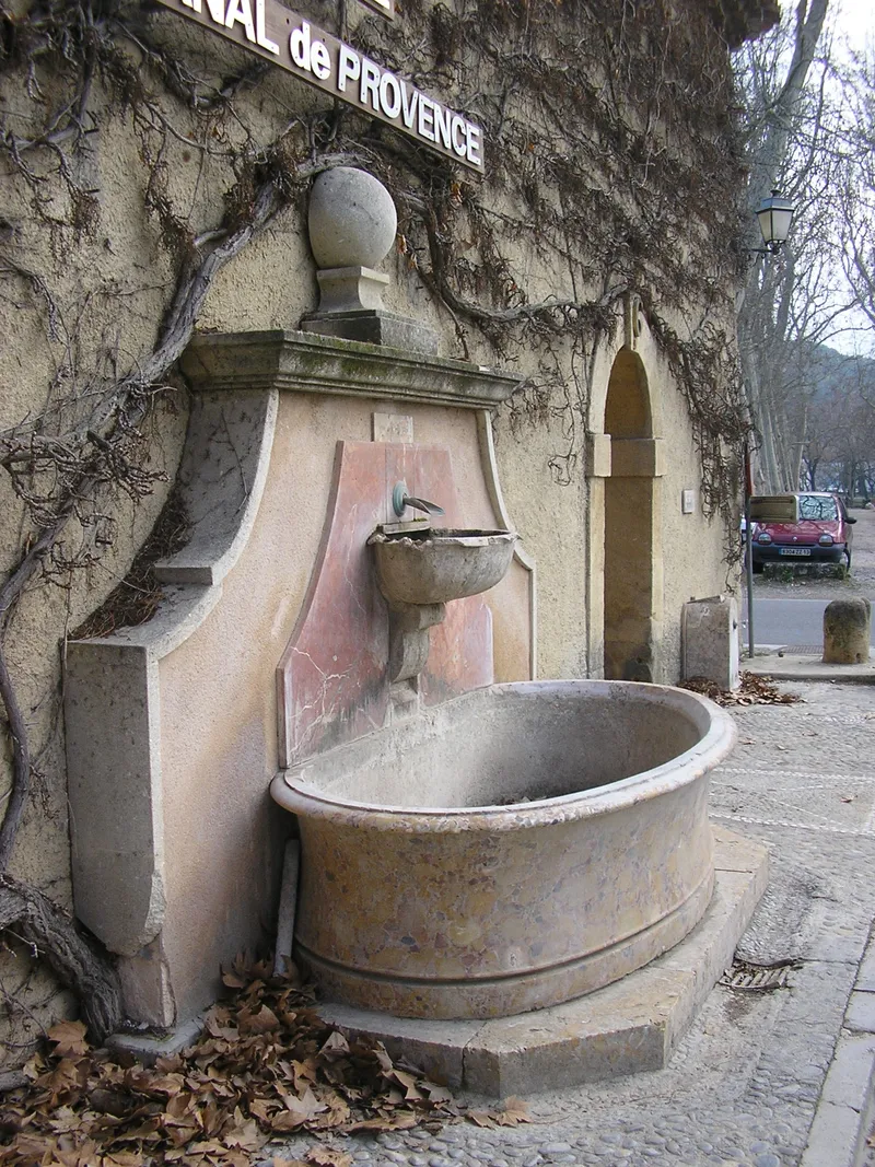 Fontaine du château du Tholonet — photo 7